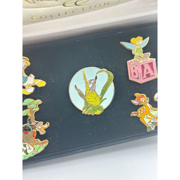 Walt Disney Classics Collection Boxed 5 Pin Set Sculpture Series New in Box - Picture 5 of 10